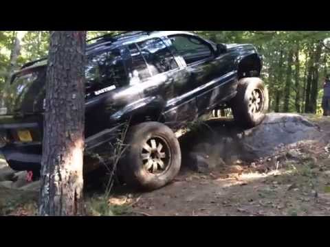 Eastern Trucks 2014 Oakridge trip 2014, Ashton's 2003 WJ climbing