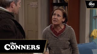 Jackie Accuses Peter of Cheating - The Conners video