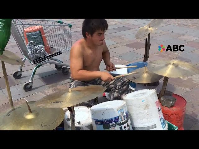 Vídeo relacionado con Juego de batería con diseño de Instrumento Musical Sudadera