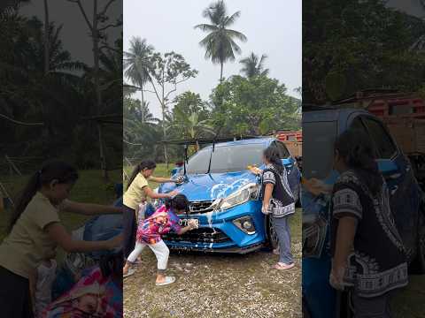 DINDA BASUH KERETA NEKMA