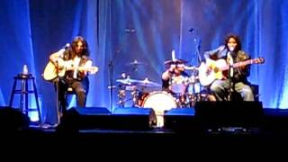 Los Lonely Boys  The Grove, Anaheim She came in thru br window.