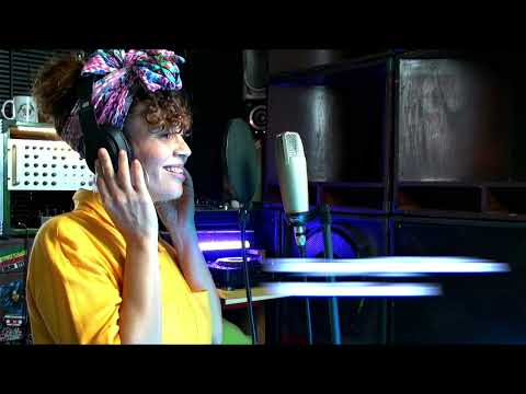 Rafaela Oliveira ft. Rockers Sound System - Um Novo Dia