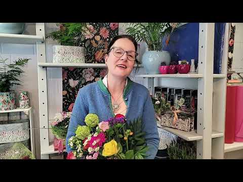 "Unternehmen sucht Frau" mit Blumen Brandl