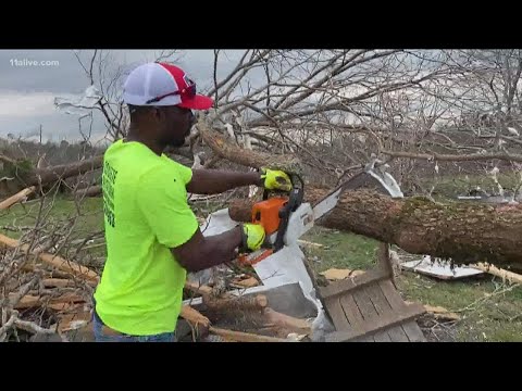 Smokey Road takes the brunt of Newnan tornado damage; neighbors come together