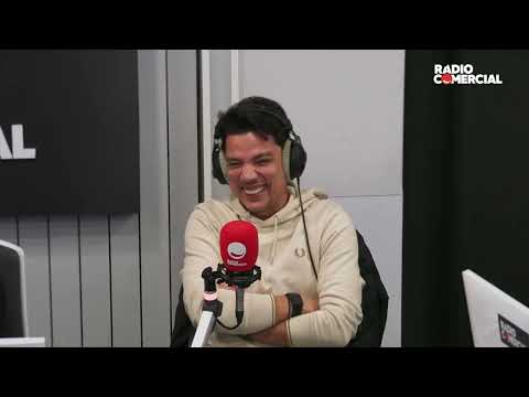 Rádio Comercial | Estava à espera do autocarro 57, mas entrou numa nave espacial - Rebenta a Bolha