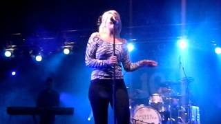 Lauren Alaina The Middle at Track 29