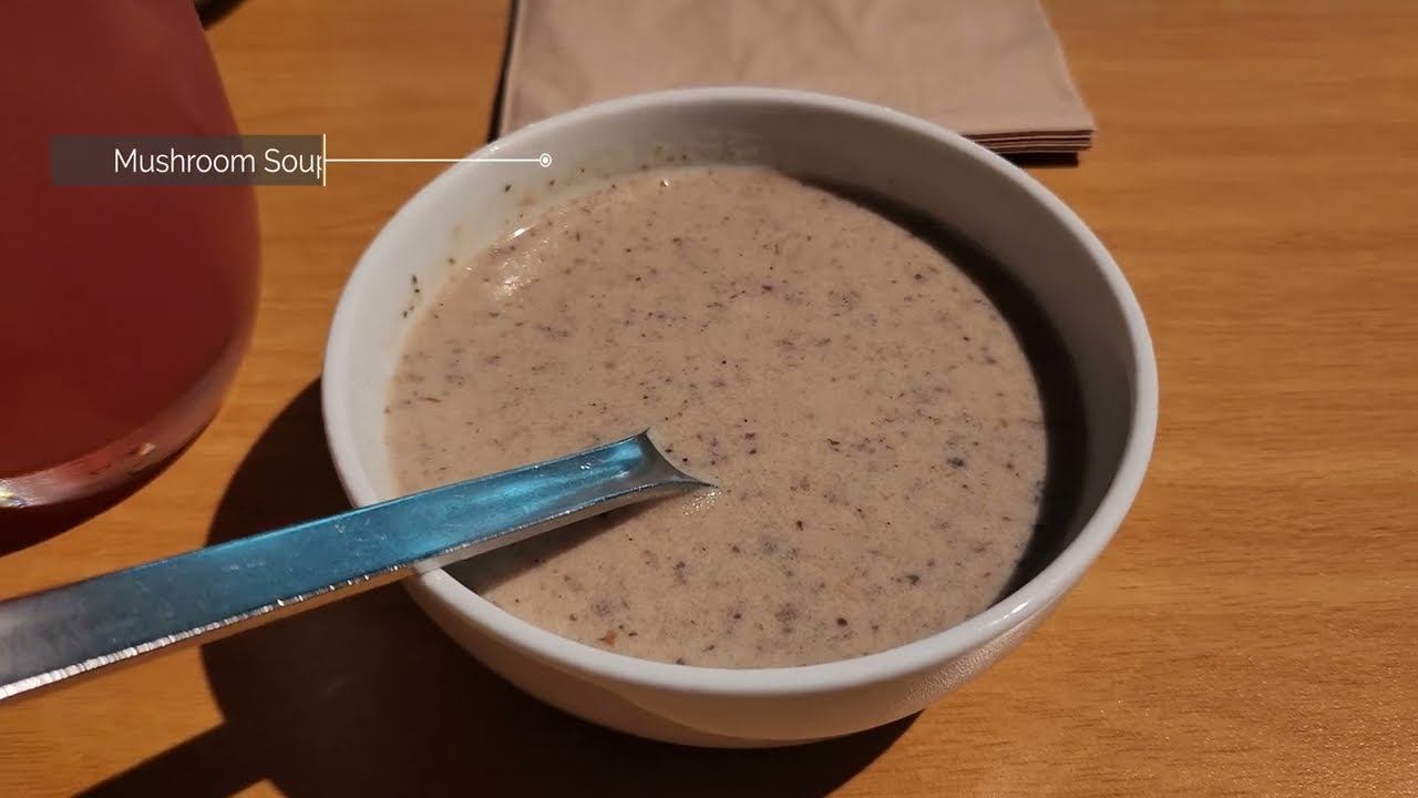 The Qantas Singapore Lounge thumbnail