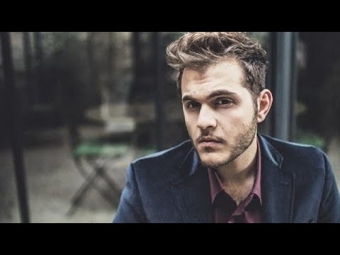 Renzo Rubino stroncato a Domenica In. Fischi dal pubblico dell'Ariston durante la diretta