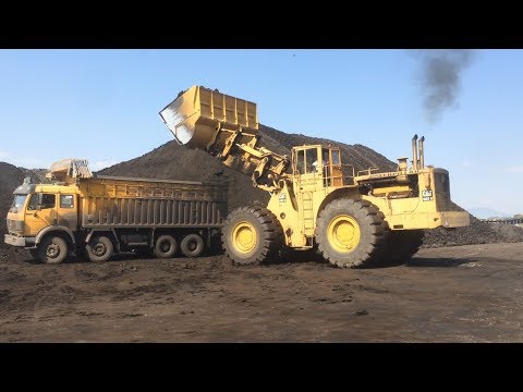 Caterpillar 992B Wheel Loader Loading Coal On Trucks