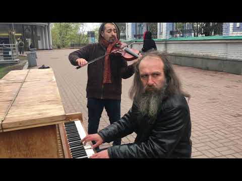 #Kyrylo #Kostyukovsky (Ukraine) & #Pablo #Carvacho Galaz (Chile) street improvisation in Kiev Nº2