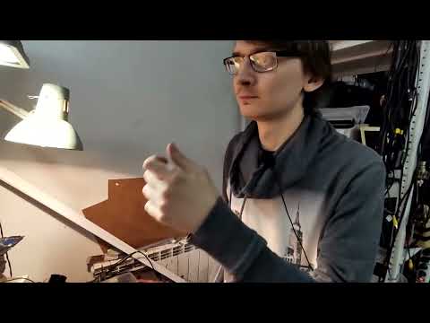 Отвалился конденсатор в сабвуфере Камерон Диаз