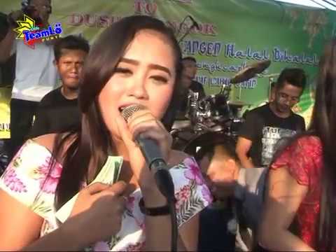 download lagu mp3 mp4 Gelandangan Dangdut Perempuan, download lagu Gelandangan Dangdut Perempuan gratis, unduh video klip Gelandangan Dangdut Perempuan