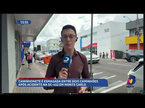 Veículo é prensado entre caminhões e fica destruído na SC-452