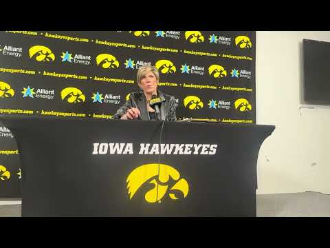 Hören Sie, was Jan Jensen, Trainerin der Iowa-Damenbasketballmannschaft, nach dem Sieg der Hawkey...