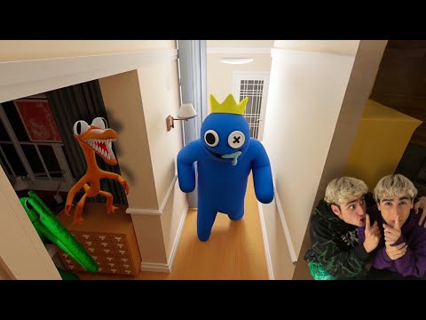 THE RAINBOW FRIENDS MONSTERS ARE HERE…HELP!!! 😰 *let's move house*