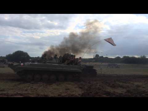 T 34 85 firing at War and Peace Show 2015
