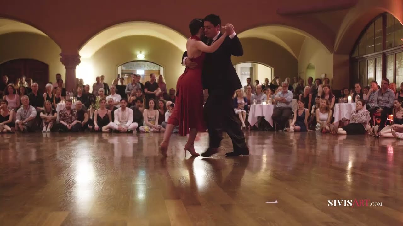 Agustina Piaggio & Carlos Espinoza performing - Maquillaje - Fernandez Fierro Laborde.