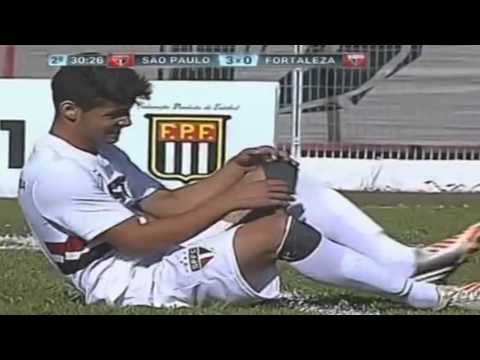 Melhores momentos do atacante Nelsinho Júnior.
