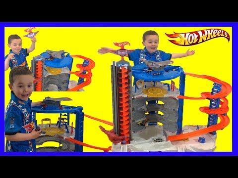 Biggest Ever HOT WHEELS Super Ultimate Garage Playset - Toy Test Review for Kids