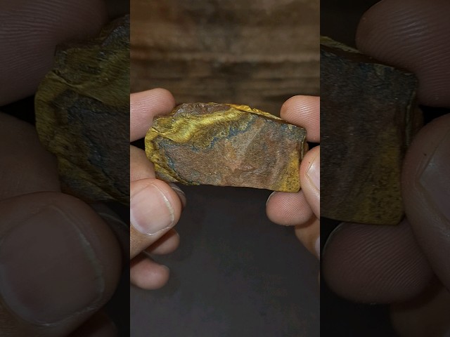 حجر عين النمر الخام توهج جميل تحفة للإقتناء أو الإهداء