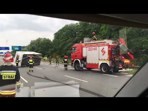 Wypadek na A4 Kraków przewrócona przyczepa campingowa na autostradzie 10 lipca 2018