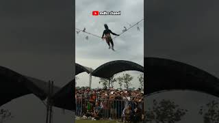 Download lagu Eyang Mayangkoro bergelantungan di atas tali mp3