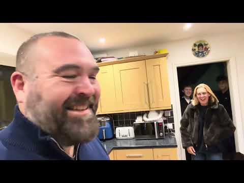 Daily vlog. Beer at the Russell Arms, coat wars, Friday night out