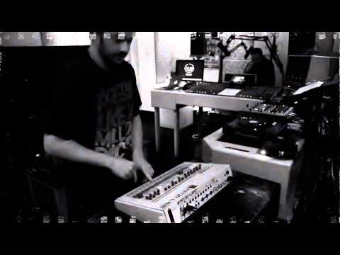 Ritzi Lee live TR-909 jam @ The Public Stand radio show 10-01-2013