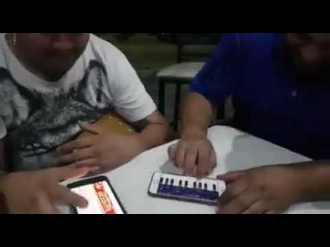 Tocando una cancion con los celulares