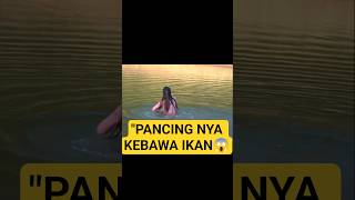 Download lagu “CEWEK INI KAGET! Ikan Langsung Nyeret Pancing ke Dalam Air! 😲”#shortvideo  #karnashort28 #fishing mp3