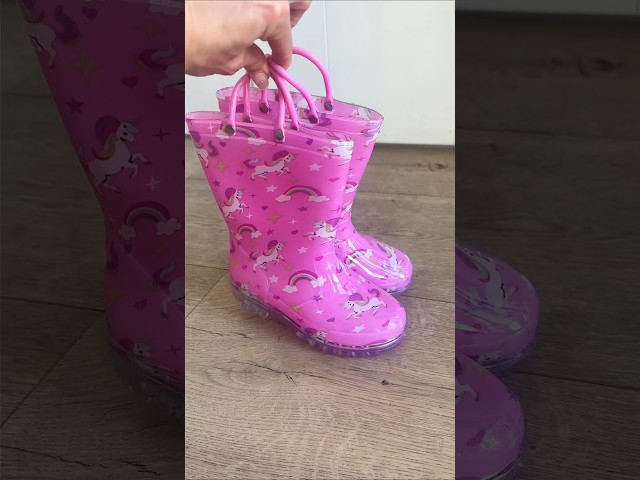 Vídeo relacionado con DC Comics Botas de lluvia para niños Batman Light Up Wellington para niños, Black, 32 EU