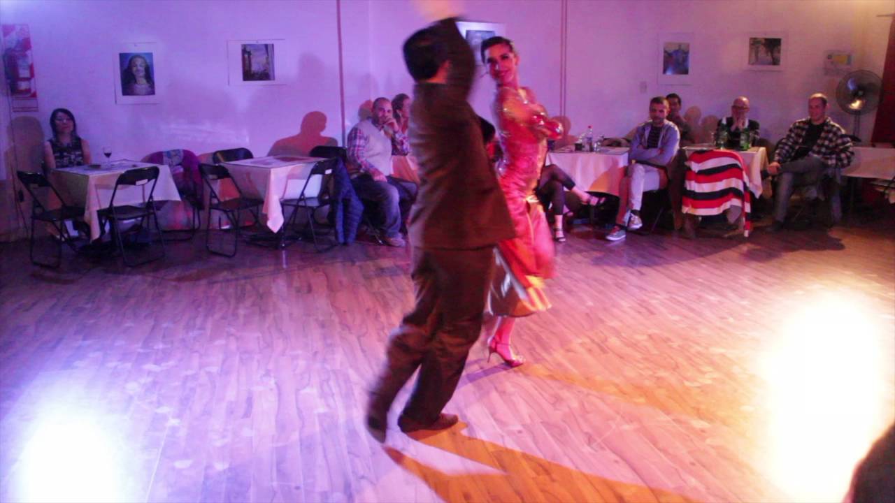 Dos Orillas Práctica de Tango, bailan Yesica Esquivel y Ariel Leguizamon(4/4)