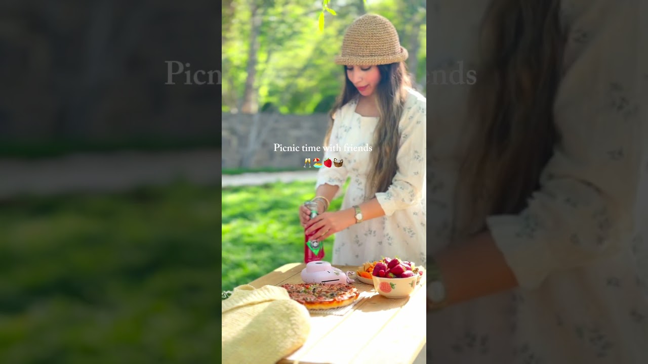#picnic #aesthetic #friends #picnicseason #picnicfood #spring #springtime #bestie #pizza #buddy