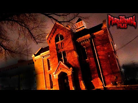 A Scary Night Inside The Axe Murder Jail - The Squirrel Cage Jail