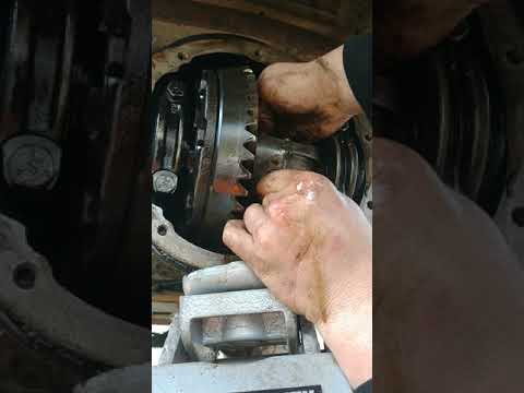 How to replace the spider gears in a Dana 35 jeep rear end