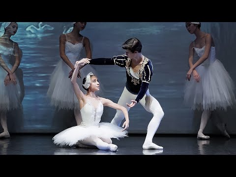 António Casalinho and Margarita Fernandes in Maina Gielgud's Swan Lake