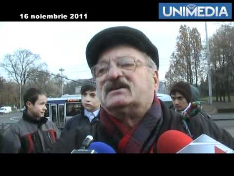 Iubesc Moldova prin cintece populare la monumentul lui Stefan cel Mare