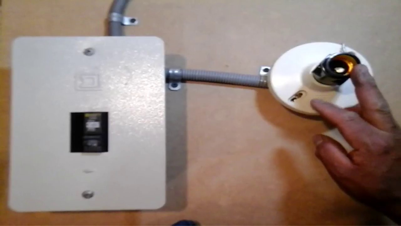 Instalacion de portalampara de cadena/Installation of chain lamp holder.