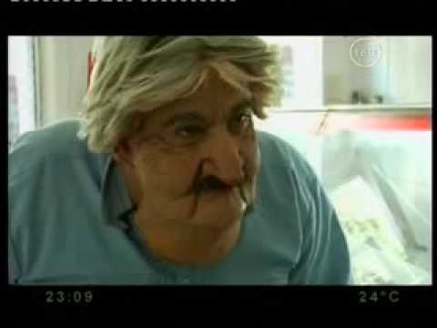 El pepe se prepara un asado