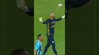 DEFESA DO GRÊMIO SE ENROLA O INTERNACIONAL EMPATA O GRENAL | #shorts