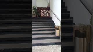 Download lagu Cafe 'NGOPI DOÉLOÉ' Sangkuriang, Bandung. Kopinya enak, suasananya nyaman 👍*** mp3