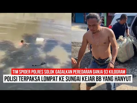 Detik-detik Polisi Mengambil Barang Haram yang di Buang Pelaku ke Sungai