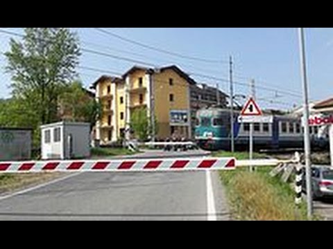 Passaggio a livello Visone (AL) direzione Genova - Rail crossing in Visone (Piemonte, Italy)