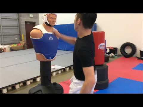 500 KICKS IN 10 MINUTES WORKOUT