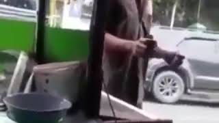 Download lagu #viral #lucu Video lucu anak makassar, ngakak liat nyanyikan lagu madu dan racun versi sendiri... mp3