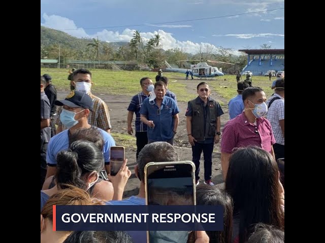 Duterte takes off mask during Albay visit; social distancing not enforced