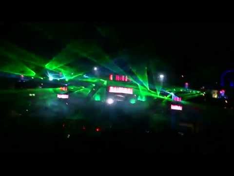 Steve Aoki @ tomorrowland 2012 mainstage play Ladi Dadi (Tommy Trash Remix) and amazing laser moment