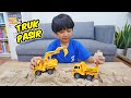 Kyo Main Mainan Truk Pasir Dan Excavator