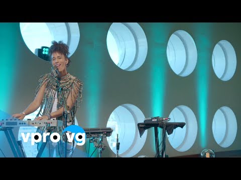 Esinam - Gavoé (live @TivoliVredenburg Utrecht)