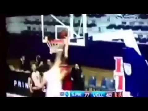 Sami Hajzeri dunk over Bojan Trajkovski (Sigal Prishtina)
